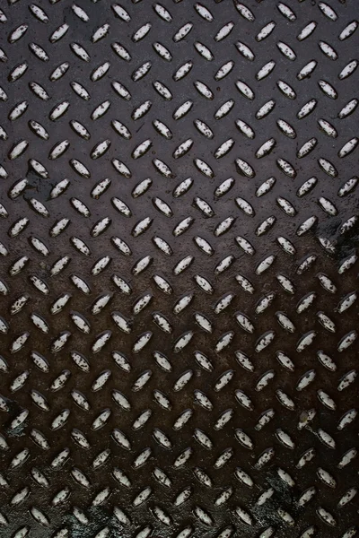 さびで覆われた風化ダイヤモンド プレート — ストック写真