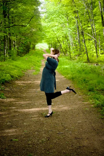 Dansen in het bos — Stockfoto