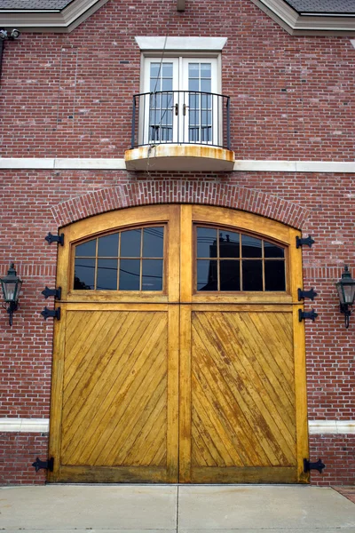 Stará garážová vrata — Stock fotografie