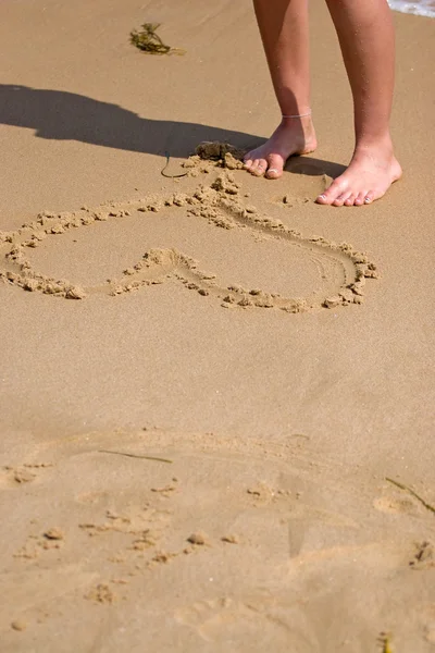 Srdce v písku — Stock fotografie