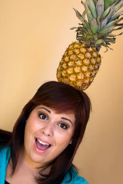Ananas ragazza — Foto Stock