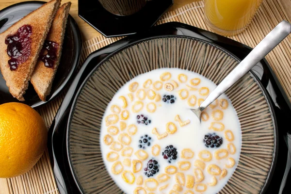 Breakfast Cereal Pieces Spelling LOL — Stock Photo, Image