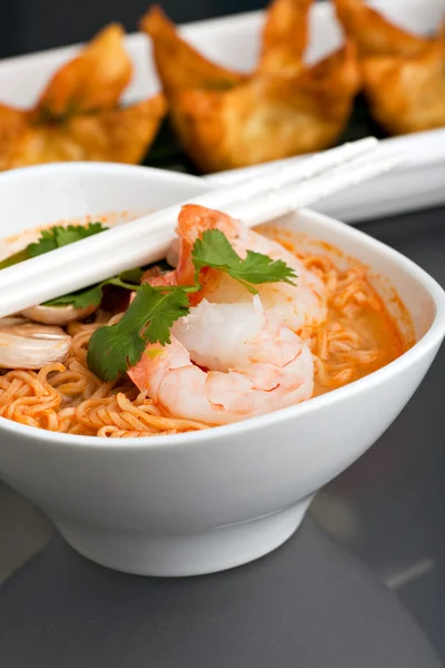 Tajski makaron zupa z krewetkami — Zdjęcie stockowe