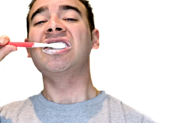 Homem escovando os dentes — Fotografia de Stock