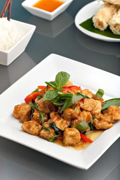Plato de tofu tailandés con aperitivos — Foto de Stock