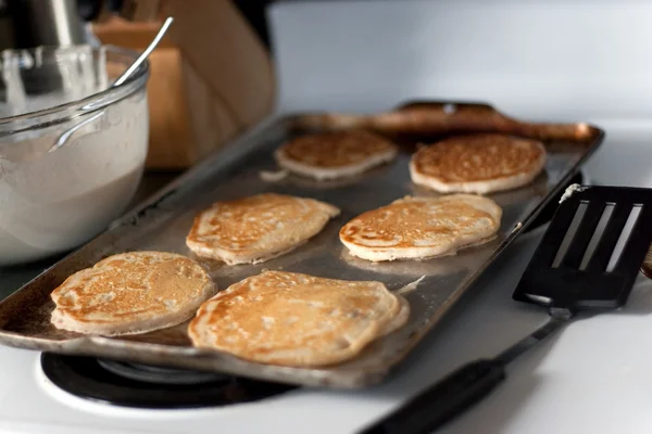Pfannkuchen kochen — Stockfoto