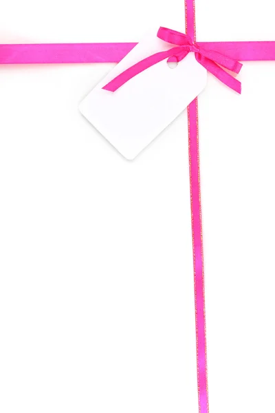 Rózsaszín szatén íj és üres ajándék címke elszigetelt fehér szalag — Stock Fotó