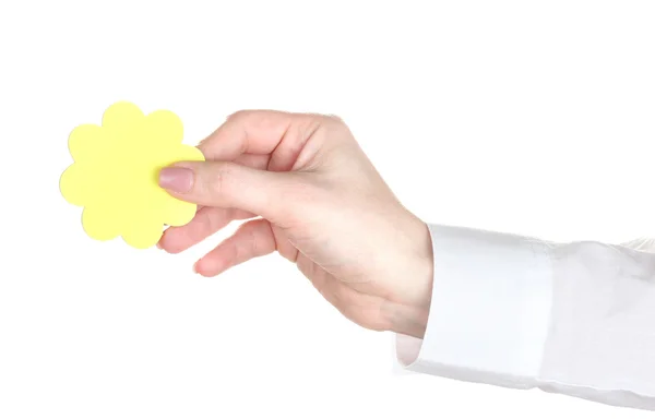 Mano femminile con carta gialla isolata su bianco — Foto Stock