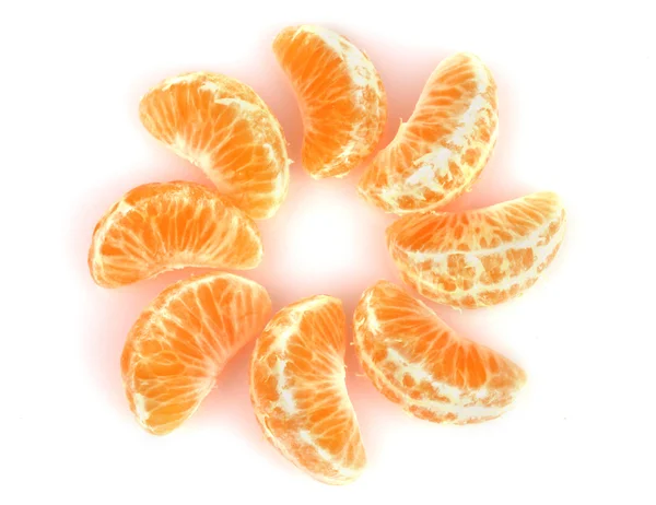 熟したオレンジ蜜柑クローブは白で隔離されすべての周り — ストック写真