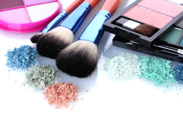 Eye shadow and make-up brushes isolated on white — Stock Photo, Image