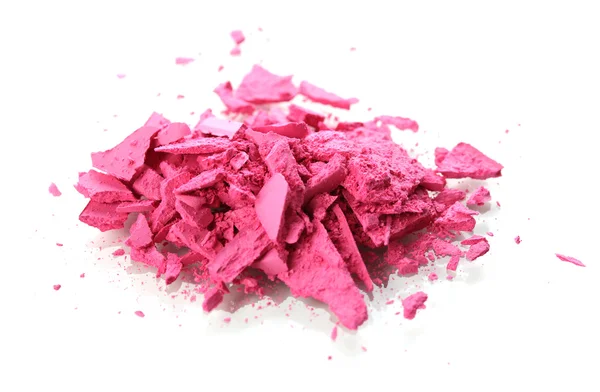 Разбитые розовые тени для век, изолированные на белом — стоковое фото