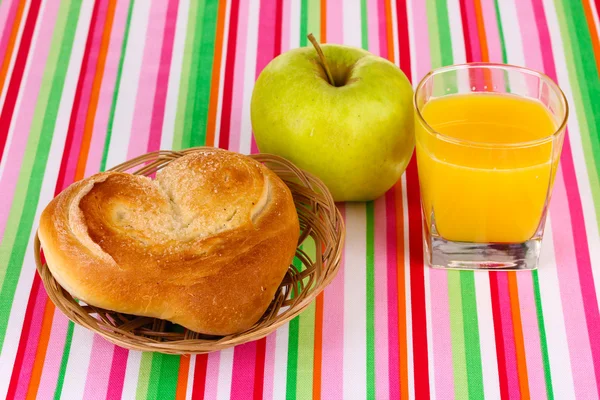 Classical breakfast. Orange juice and bun — Stock Photo, Image