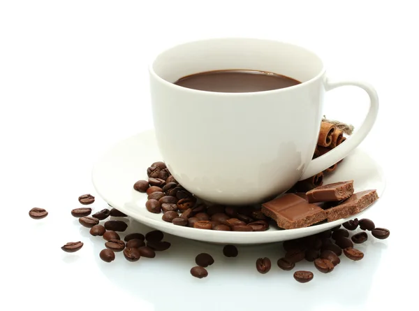 Чашка кави, квасолі та шоколаду ізольовані на білому — стокове фото