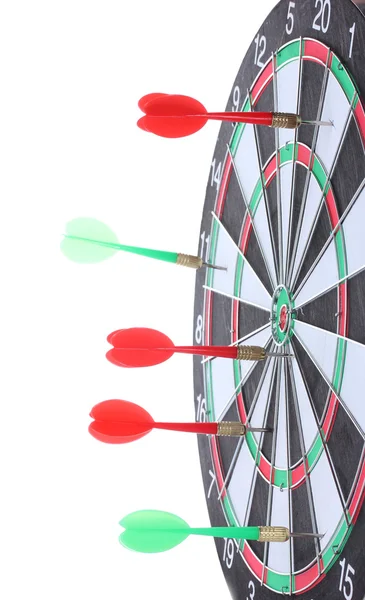 Dart board met darts geïsoleerd op wit — Stockfoto