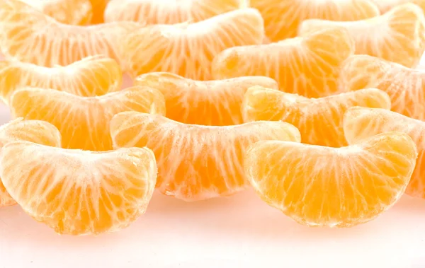Оранжевый зубчик мандарина крупным планом — стоковое фото