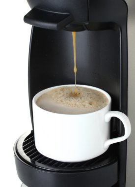Kahve Kupası beyaz izole dökme espresso makinesi