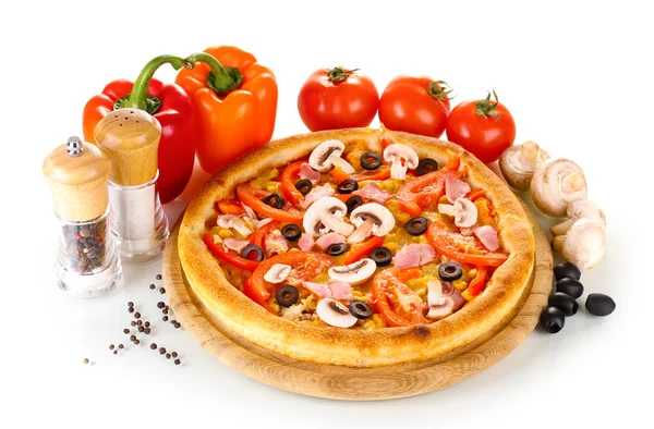 Aromatische pizza met fruit en paddestoelen geïsoleerd op wit — Stockfoto