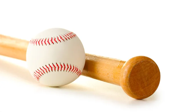 Beyzbol topu ve üzerinde beyaz izole bat — Stok fotoğraf