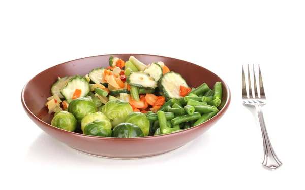 Verduras mixtas en plato aisladas sobre blanco —  Fotos de Stock
