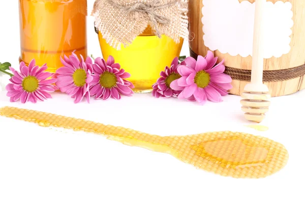 Honeycomb a medu izolovaných na bílém — Stock fotografie