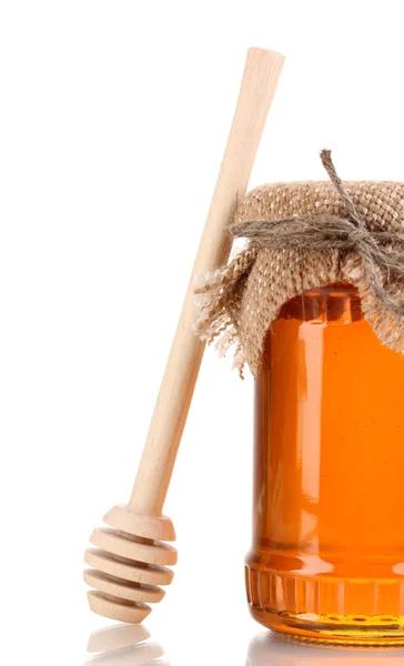 Süßer Honig im Glas mit Nieselregen Nahaufnahme isoliert auf weiß — Stockfoto