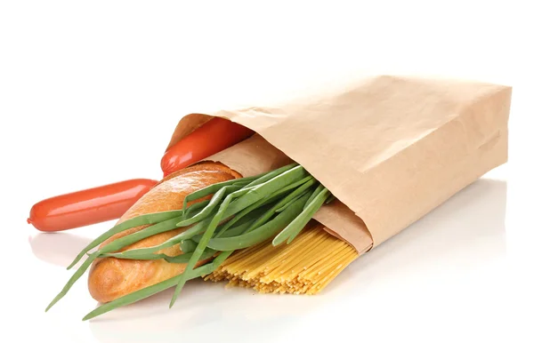 Papiertüte mit Lebensmitteln isoliert auf weiß — Stockfoto