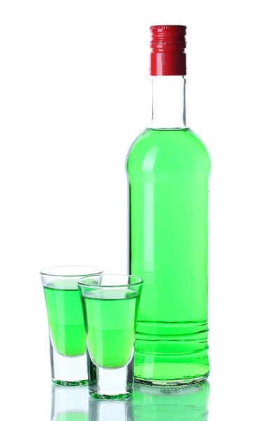 Botella y dos vasos de absenta aislados en blanco —  Fotos de Stock