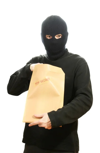 Bandit in schwarzer Maske mit streng geheimen Umschlag isoliert auf weiß — Stockfoto