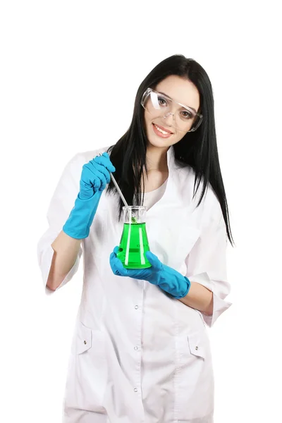 Молодая женщина-ученый держит пробирку изолированной на белом — стоковое фото