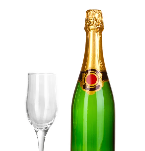 瓶香槟，酒杯上白色隔离 — 图库照片