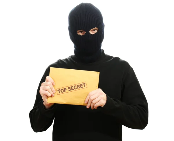 Bandit in zwart masker met top geheime envelop geïsoleerd op wit — Stockfoto