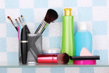 kozmetik ve tuvalet banyo raf