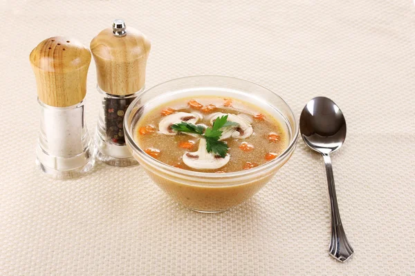 Smaczne zupy na beżowy Obrus — Zdjęcie stockowe