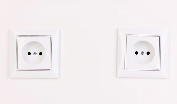 Tomas eléctricas blancas en la pared —  Fotos de Stock