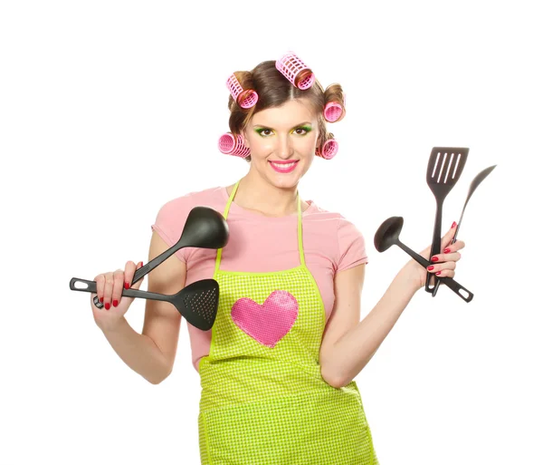Красива молода домогосподарка з кухонним посудом ізольовані на білому — стокове фото