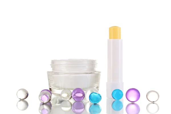 Lápices labiales higiénicos y crema hidratante aislados en blanco —  Fotos de Stock