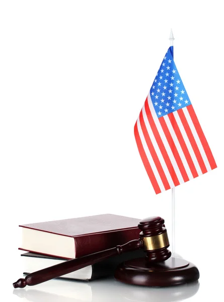 Juez martillo, libros y bandera americana aislados en blanco —  Fotos de Stock