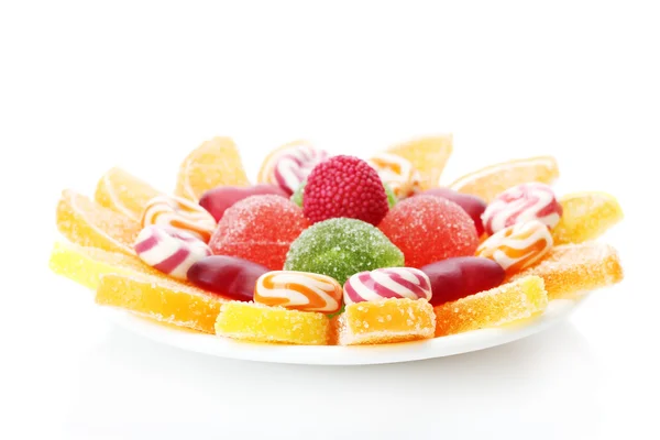 Caramelle colorate gelatina su piatto isolato su bianco — Foto Stock