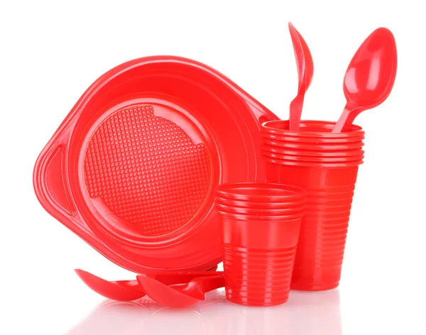 Яскраво-червоний пластиковий посуд ізольований на білому — стокове фото