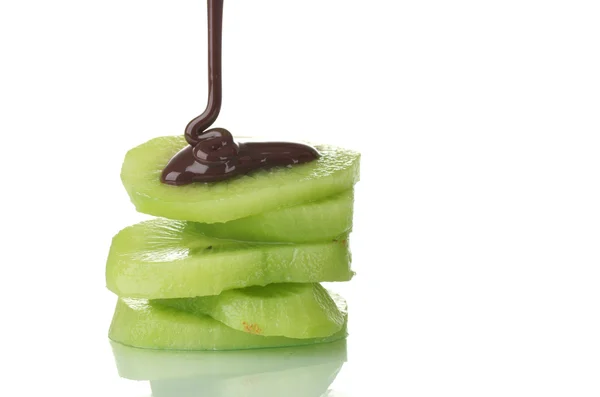 Kiwi in Scheiben geschnitten mit Schokolade — Stockfoto