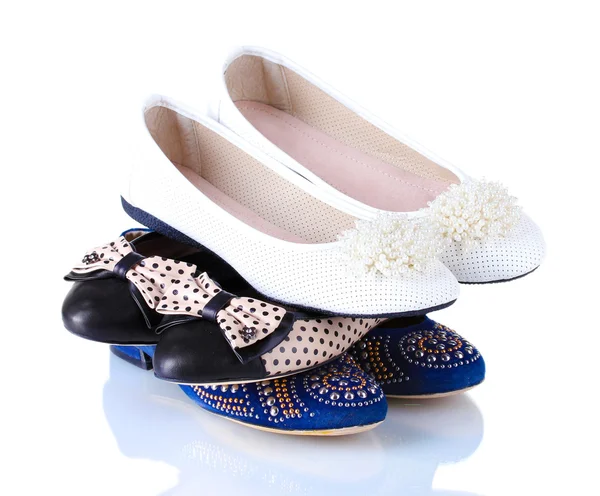 Diverse paia di scarpe basse femminili isolate su bianco — Foto Stock