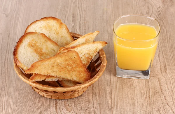 Klassieke ontbijt. koffie en toast — Stockfoto