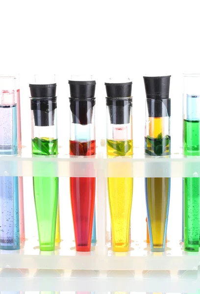 Diferentes cristalería de laboratorio con líquido de color aislado en blanco — Foto de Stock