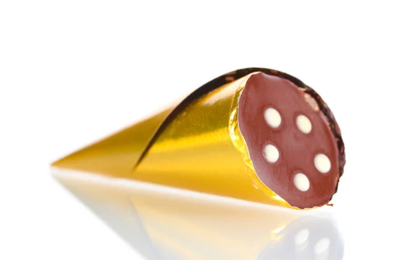 Xohocolate bonbons en forme de corne dans le paquet d'or isolé sur blanc — Photo