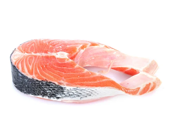 Bistecca di salmone fresco isolato su bianco — Foto Stock
