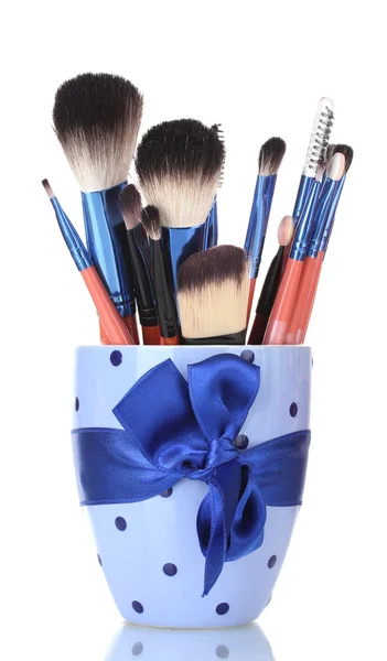 Make-up penslar i cup isolerad på vit — Stockfoto