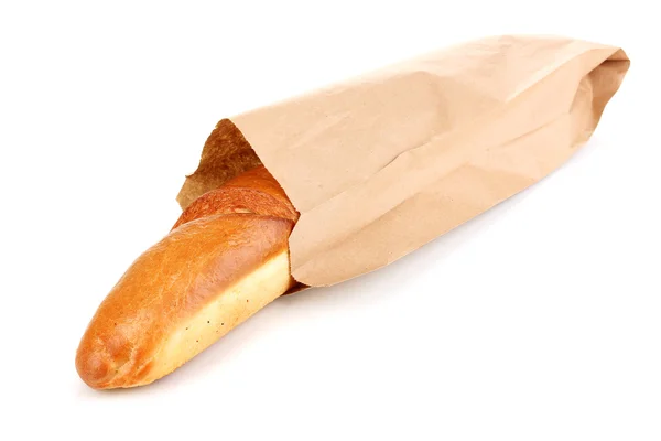 Baguette aromatique dans un sac en papier isolé sur blanc — Photo