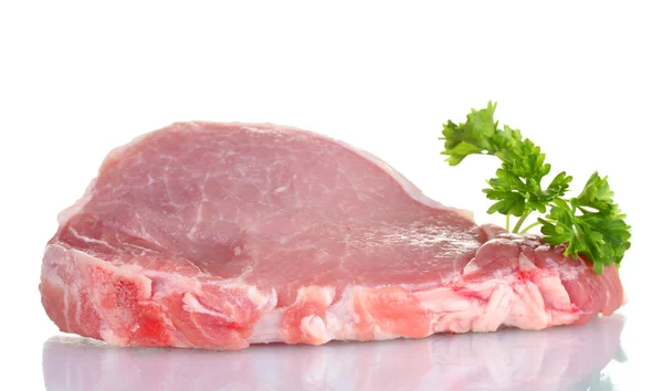 Нарізаний сирий свинячий стейк з петрушкою ізольовано на білому — стокове фото