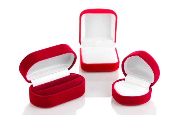 孤立在白色的红色珠宝盒 — 图库照片