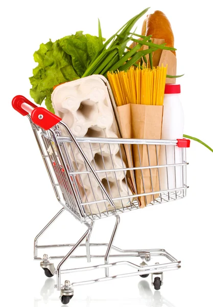 Einkaufswagen mit Lebensmitteln isoliert auf weiß — Stockfoto